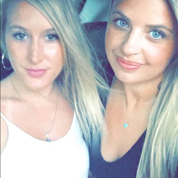 Meet your Posher, Emily - Picture 2 of 2